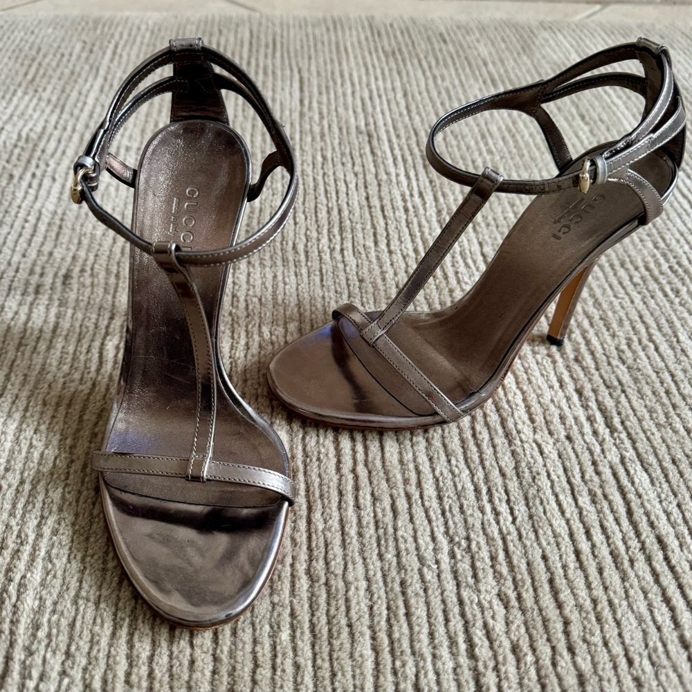 Women’s GUCCI T-Strap Open Toe High Heels Silver Metallic Leather Sandals Sz 5B